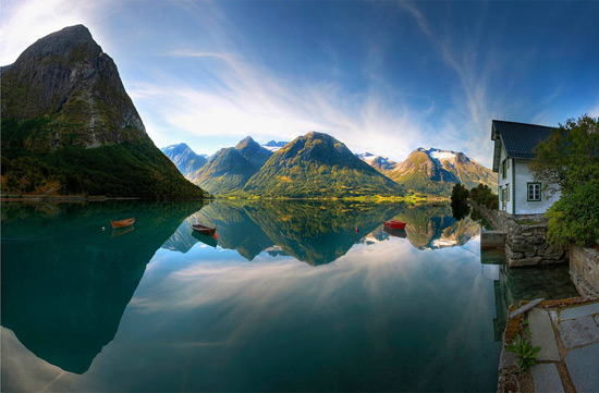 Віддзеркалення озера, Норвегія.