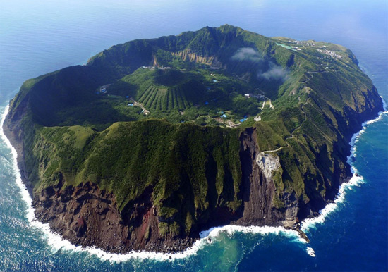 Острів вулкана в Японії.