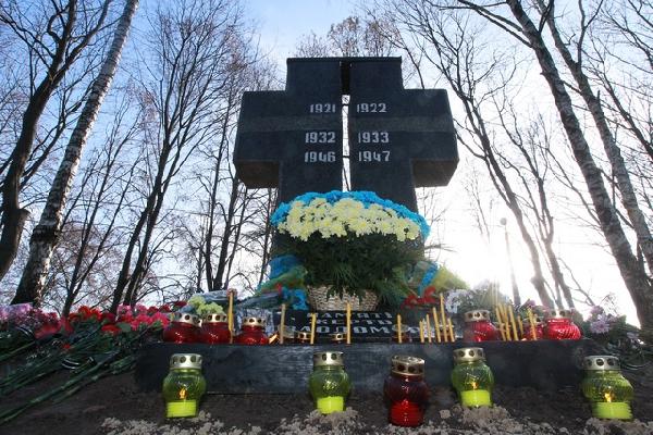 Знак пам’яті жертв Голодомору встановлений в м. Мена, Чернігівської області