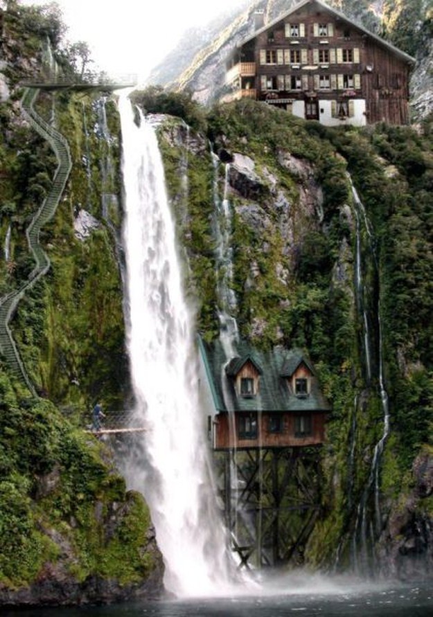 Будинок під водоспадом, Швейцарія. Цікаво, як жити в такому місці?