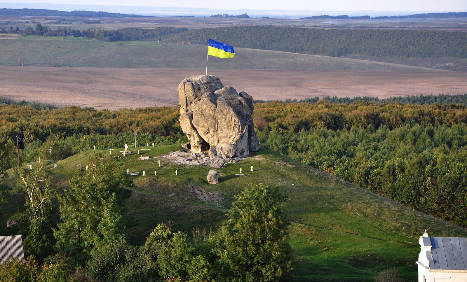 10 мальовничих сіл Західної України, де варто побувати цього року (20 фото)