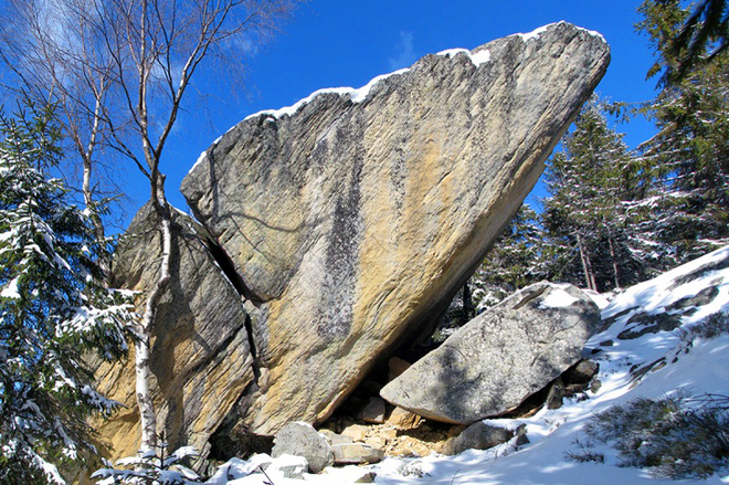 Писаний камінь – одне з наймагічніших місць в Карпатах