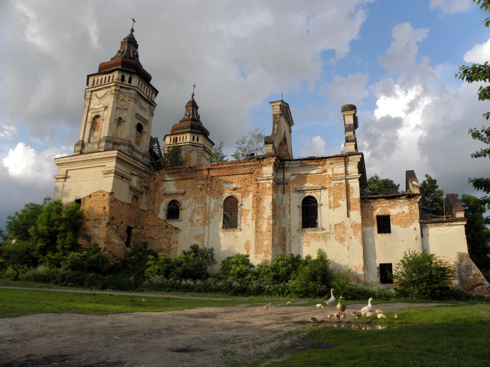 8 архітектурних перлин України, які перебувають на межі зникнення