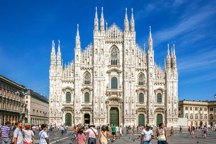 П'ятий за величиною собор в світі, є найпомітнішим орієнтиром міста і яскравий приклад відомої італійської готики 