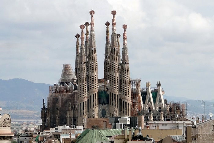 Один з найбільш вражаючих за красою храмів Барселони
