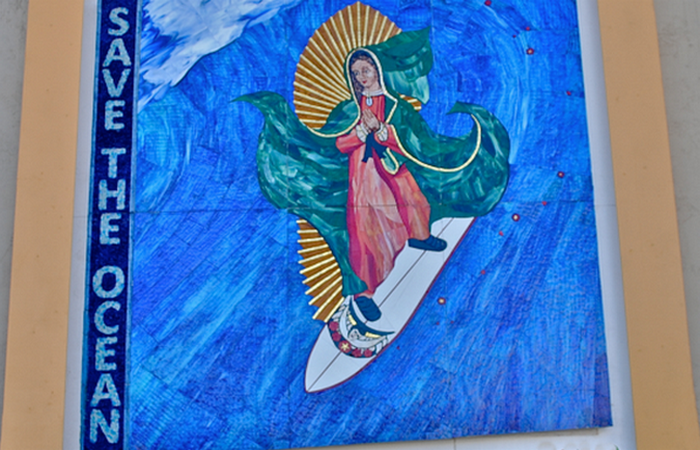 Таємнича мозаїка: серфінг Мадонни.