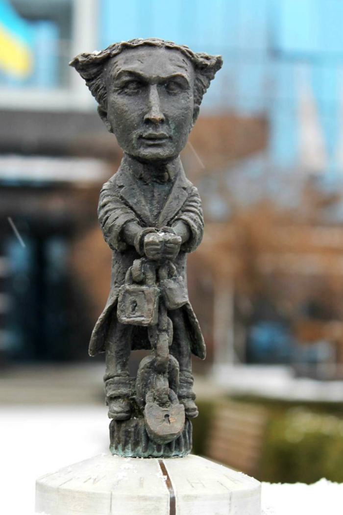 Як в Ужгороді 27 міні-скульптурок творять велику історію - фото 14