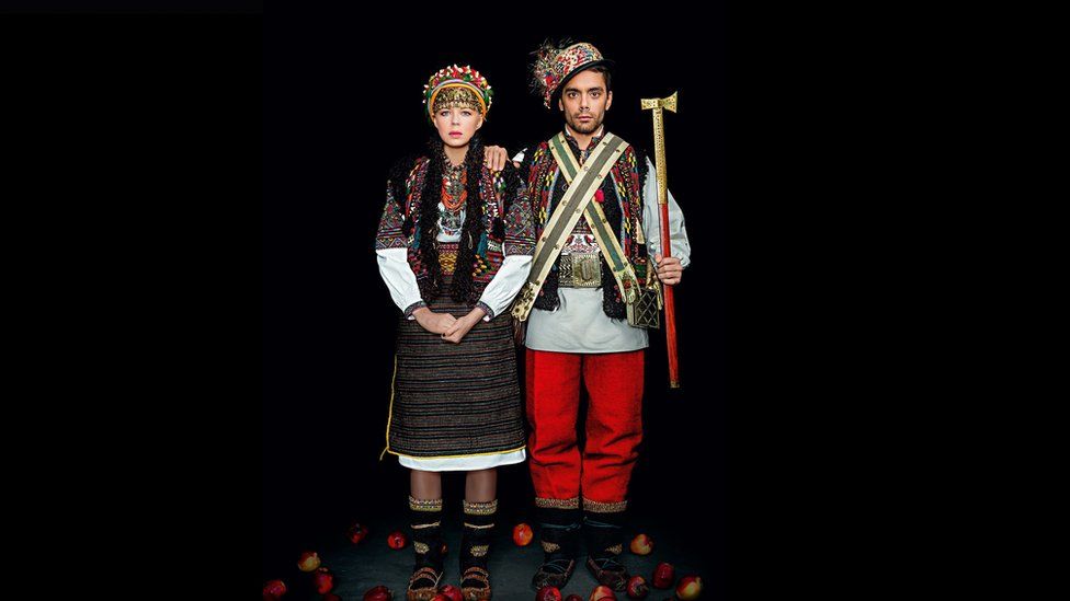 Як виглядає календар автентичних українських костюмів - фото 3