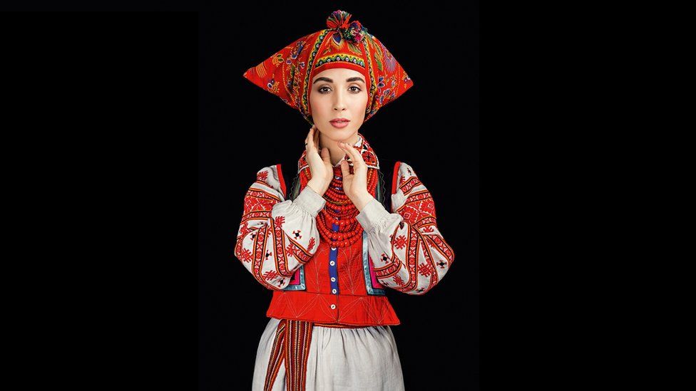 Як виглядає календар автентичних українських костюмів - фото 8