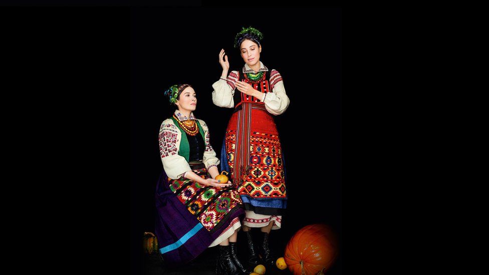 Як виглядає календар автентичних українських костюмів - фото 11