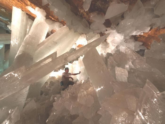 Знайдена печера з величезними кристалами (19)
