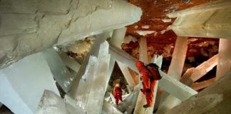 Знайдена печера з величезними кристалами (17)