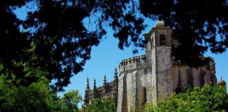 Красива фортеця Конвенту-де-Крішту - головна обитель португальських тамплієрів (14)