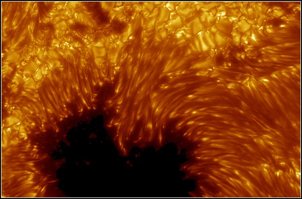 Фото Сонця, космосу і Землі. 2002 рік, фото зі стаціонарного земного телескопа в Ла-Пальмі