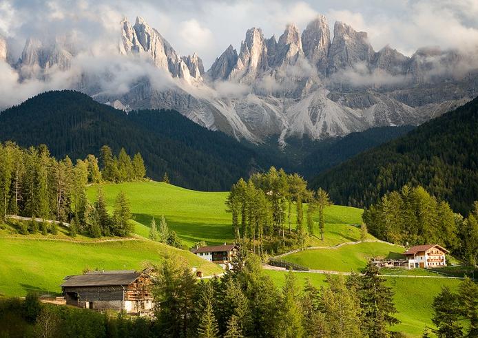 Доломітові Альпи - дивовижної краси 150-кілометровий гірський масив в Східних Альпах. Скарб Італії (9)