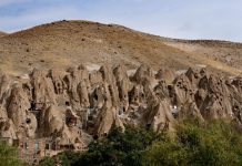 Кандован - дивне місто-термітник в Ірані (2)
