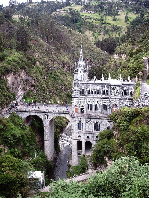 Грандіозний готичний собор Лас Лахас (Las Lajas Cathedral) в каньйоні річки, Колумбія (2)