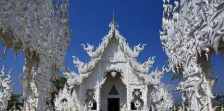 Wat Rong Khun, в перекладі Білий храм - найкрасивіший незвичайний буддійський храм в Таїланді (18)