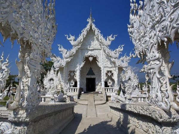 Wat Rong Khun, в перекладі Білий храм - найкрасивіший незвичайний буддійський храм в Таїланді (18)
