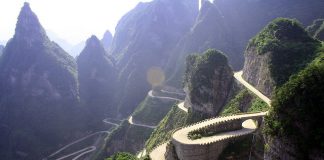 Дорога в небеса в Китаї — одна з найнебезпечніших доріг в світі (7)
