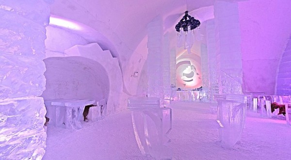Чудо з льоду: незвичайний льодяний готель «Hotel de Glace» в Канаді (15)