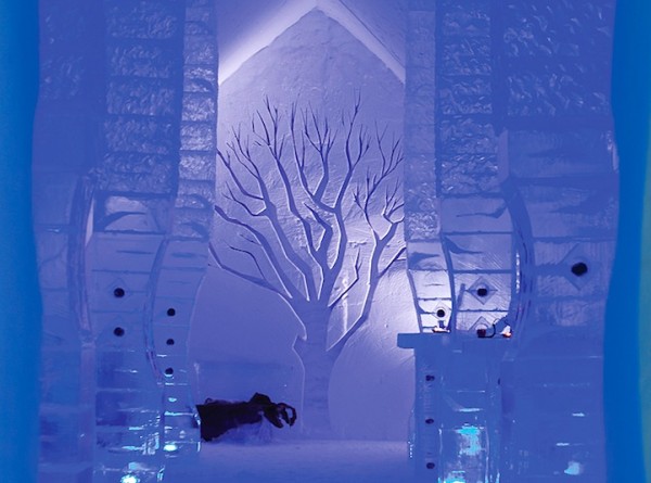 Чудо з льоду: незвичайний льодяний готель «Hotel de Glace» в Канаді (11)