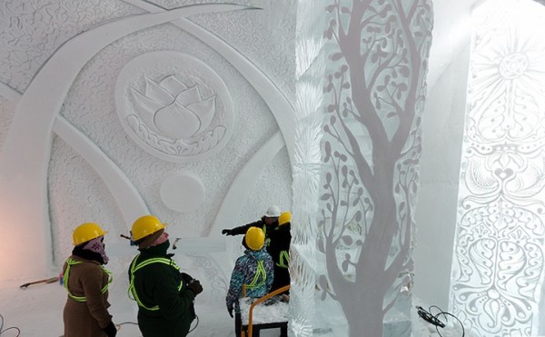 Чудо з льоду: незвичайний льодяний готель «Hotel de Glace» в Канаді (8)