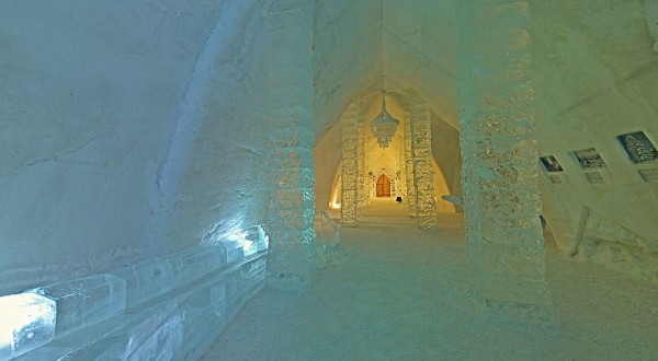 Чудо з льоду: незвичайний льодяний готель «Hotel de Glace» в Канаді (7)