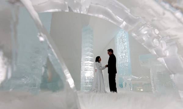 Чудо з льоду: незвичайний льодяний готель «Hotel de Glace» в Канаді (5)