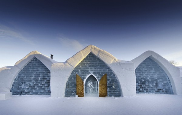Чудо з льоду: незвичайний льодяний готель «Hotel de Glace» в Канаді (3)