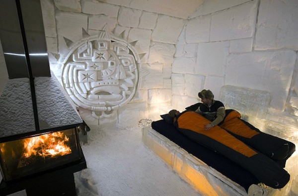 Чудо з льоду: незвичайний льодяний готель «Hotel de Glace» в Канаді (1)