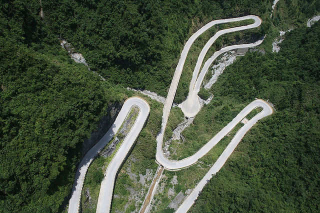 Дорога в небеса в Китаї — одна з найнебезпечніших доріг в світі (4)
