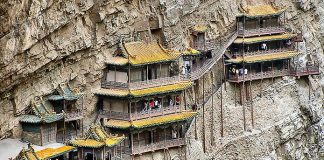 Один з найдивовижніших монастирів в світі — висячий храм гори Хенг (9)