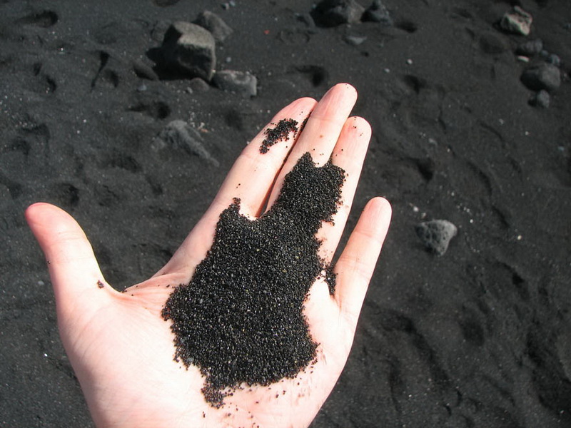 Пляж Чорних Пісків Пуналу