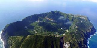Найнезвичайніший вулканічний острів Японії. Аогашіма (12)