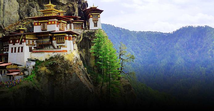 Ширяючий над землею монастир Такцанг-Лакханг в Бутані (2)