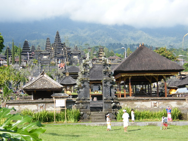Храм Пура Бесакіх на Балі (8)