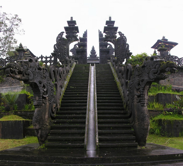 Храм Пура Бесакіх на Балі (12)