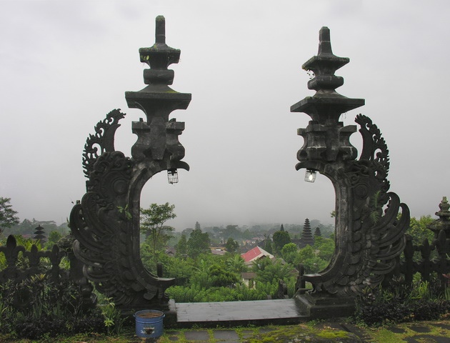 Храм Пура Бесакіх на Балі (1)