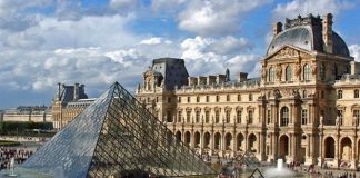 Лувр - головний будинок Парижа починаючи з 12 століття, колишня королівська резиденція, один з найстаріших, найбагатших і найбільших музеїв світу (1)