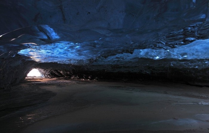 Сапфірові стіни крижаної печери Skaftafell - одна з визначних пам'яток Ісландії (2)