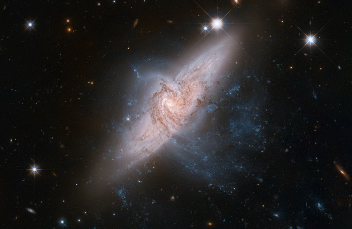 Незвідані галактики і загадкові туманності: унікальні знімки телескопа "Хаббл" (6)