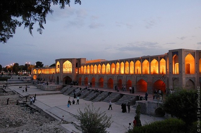 Міст Хаджу, один з найкрасивіших мостів світу Ісфахан, Іран (5)