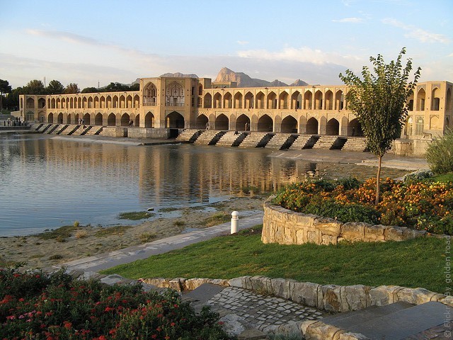 Міст Хаджу, один з найкрасивіших мостів світу Ісфахан, Іран (12)