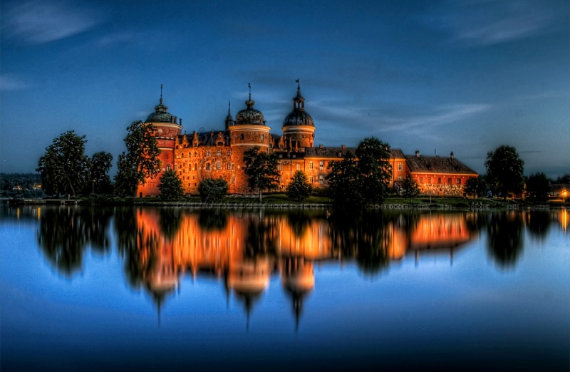 Старовинний замок Гріпсгольм, що на березі мальовничого озера Малар, Швеція (фото) (3)