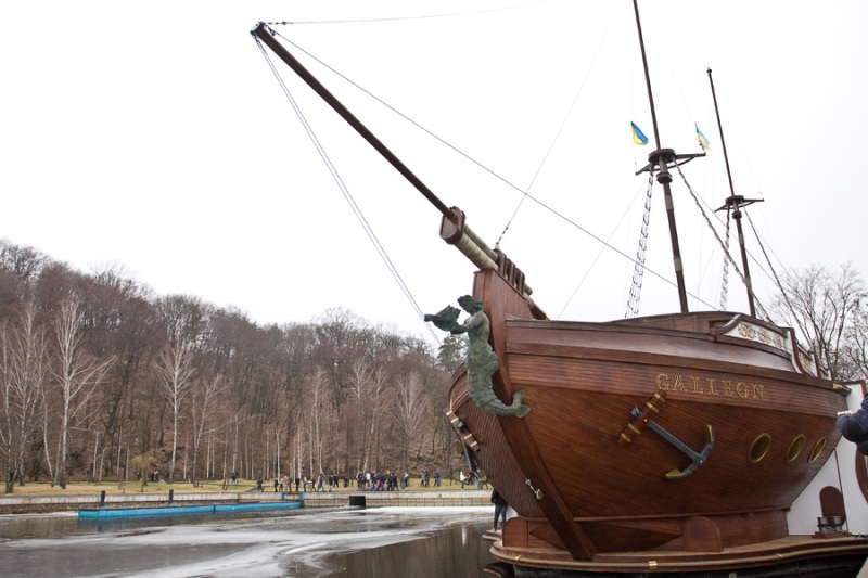 Корабель Януковича фото: comments.ua
