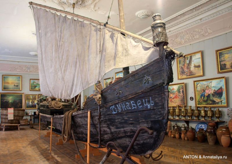 Човен, у музеї, на якому козаки припливли у Вилкове фото: Annataliya