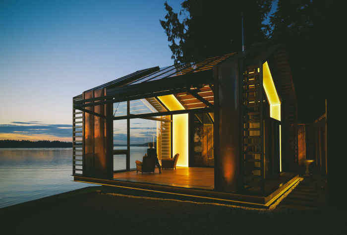 The Garage - будиночок-альтанка на березі озера