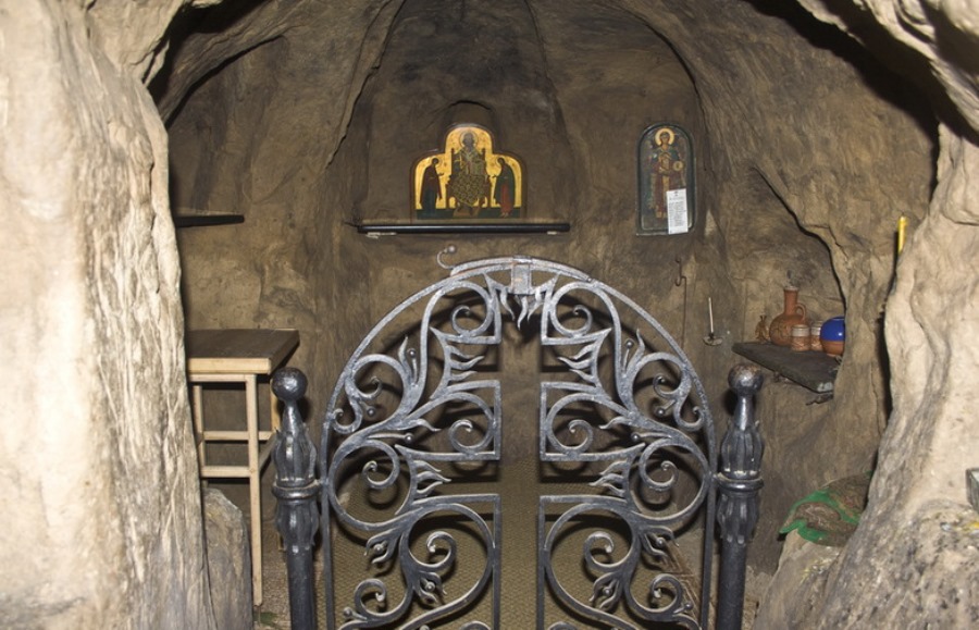 Підземна церква Чуда Архангела Михаїла фото: zametkiev