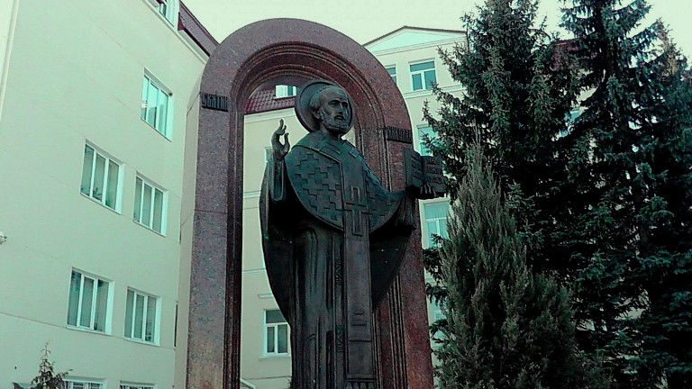 Пам’ятник Миколаю фото: сайт p-p.com.ua